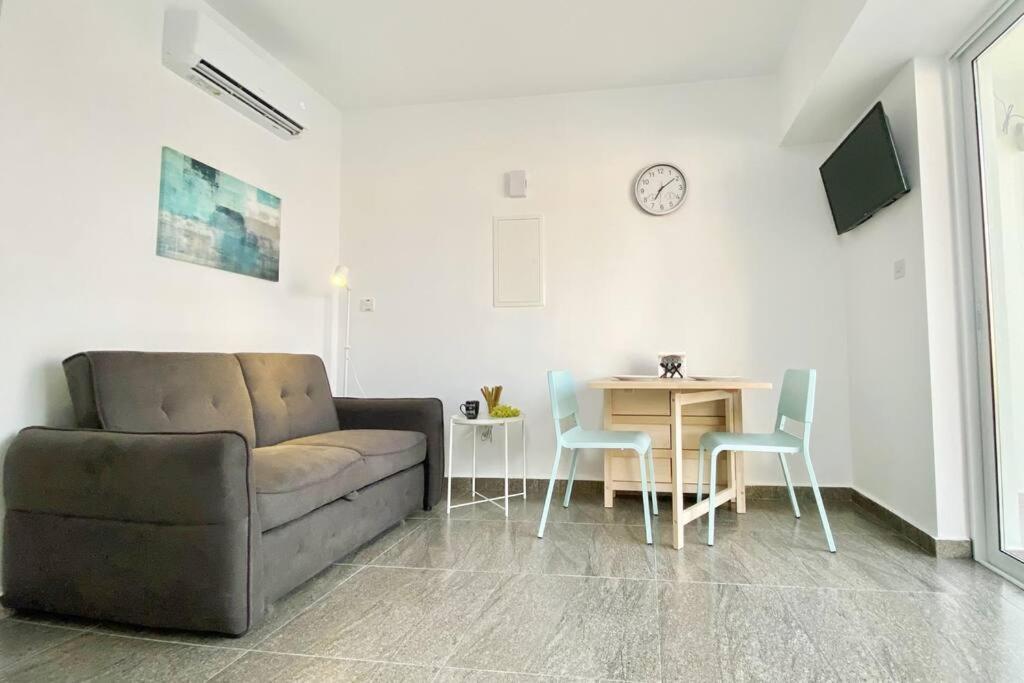 파포스 Ev Zin - Modern, Cozy, 1 Bed, Pool, 2 Balconies, A105 아파트 외부 사진